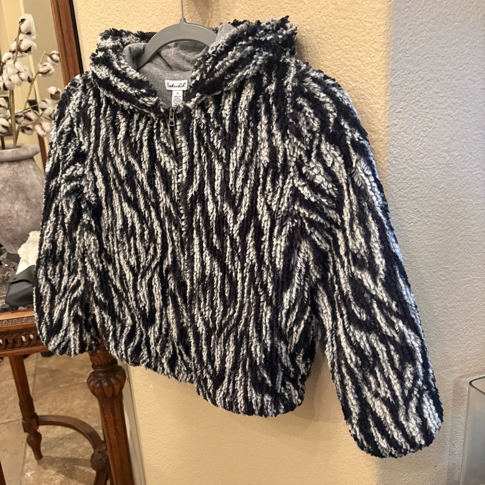 SPLENDID Girls Kids Black & White Zebra Sherpa Fuzzy Zip Hoodie Jacket Size 10 - Picture 3 of 8